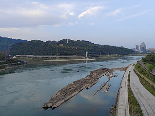 “動力電池之都”宜賓，如何打破新能源“單核”產業格局 | 一线經濟筆記“動力電池之都”宜賓，如何打破新能源“單核”產業格局 | 一线經濟筆記