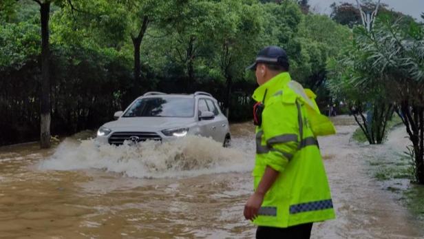 桂林突降暴雨：學校停課市區內澇 已解除橙色預警