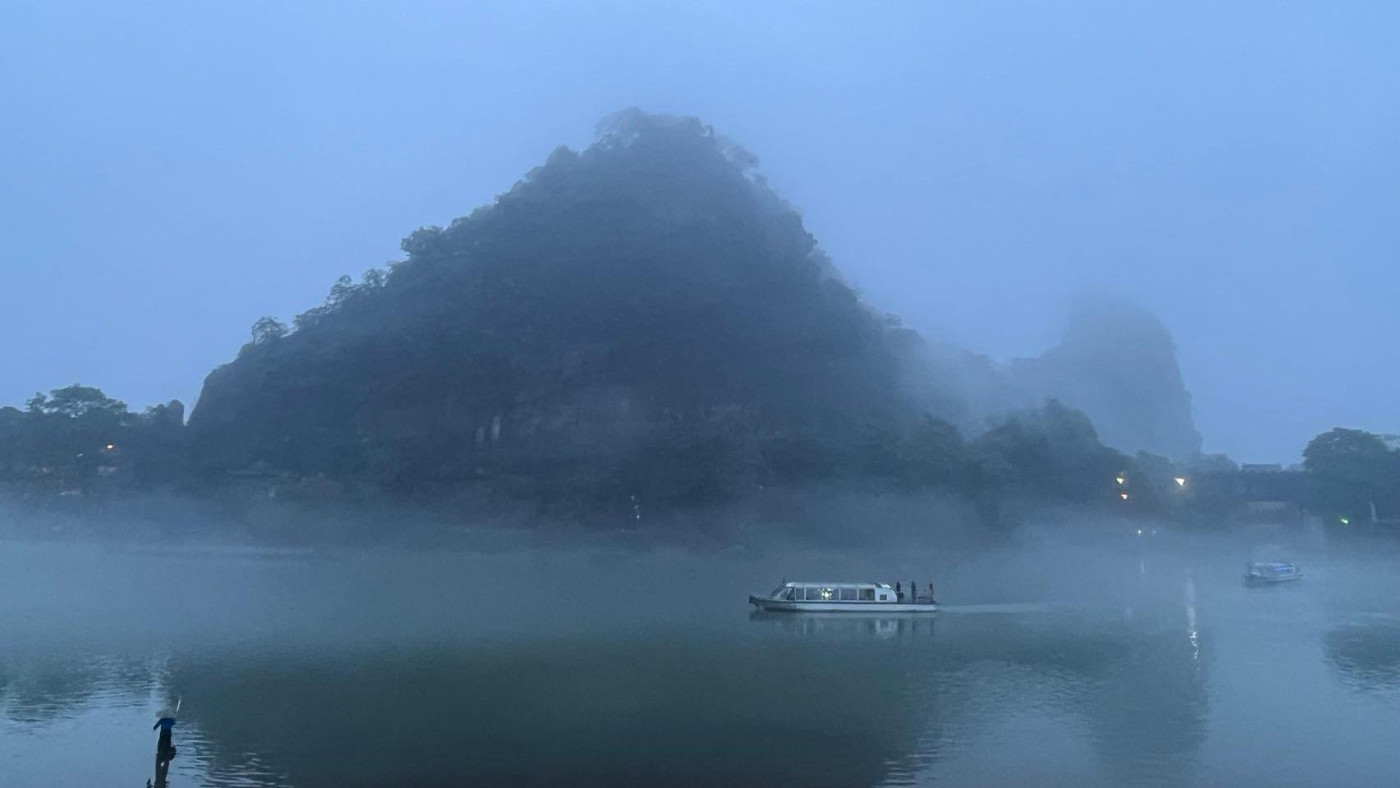 受強降雨影響 廣西桂林漓江部分河段排筏封航