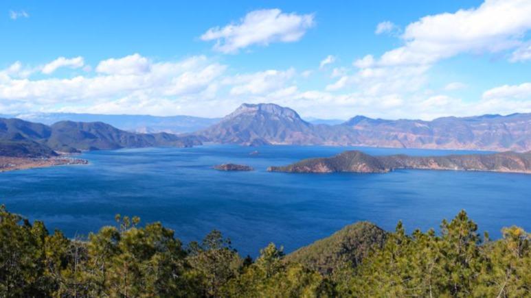 自駕經過瀘沽湖景區要买門票？當地回應