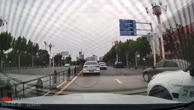 百度無人駕駛測試車碰撞事故後“逃逸”