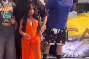 CardiB表演時所扔話筒被拍賣 價格高達71萬人民幣