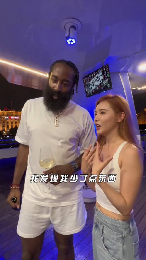 美娜跟哈登互動，讓哈登直呼：“我的天啊，你太行了”