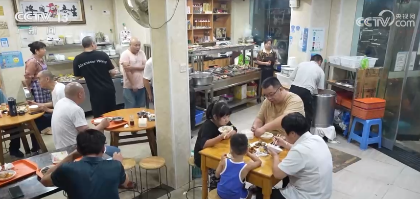 不打烊的“的士大食堂” | 一盞燈 一餐飯 傳遞溫暖與善意