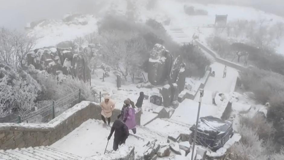 受寒潮雨雪天氣影響 泰山景區暫停开放