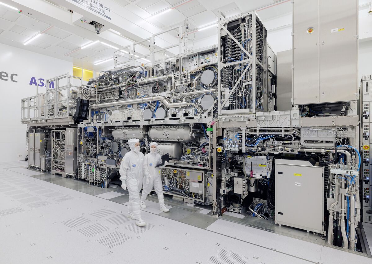 ASML 展示價值 3.8 億美元的 High-NA EUV 光刻機，重達15萬公斤