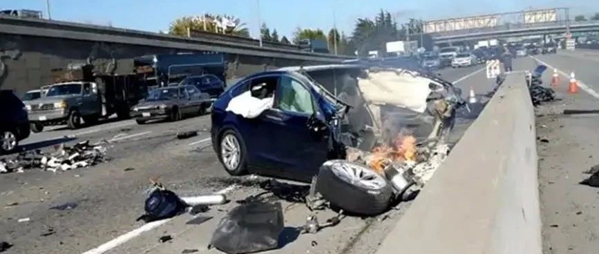 蘋果華裔工程師开自動駕駛車禍身亡！特斯拉與家屬達成和解：金額保密