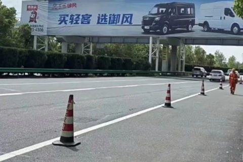 把廣告牌圖片當真車，急剎致追尾！理想回應：輔助駕駛確有局限