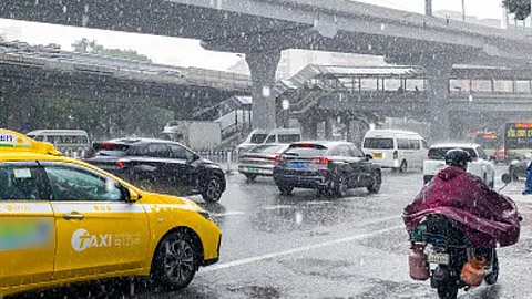 珠江口沿海遇特大暴雨 3小時最大降雨量達321毫米