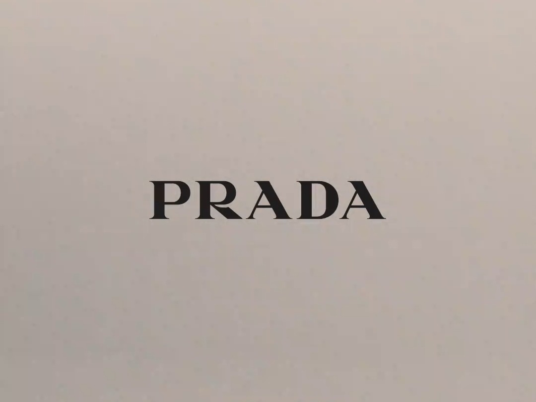 6月2日Prada普拉達官微發文宣布賈玲正式成爲品牌代言人。