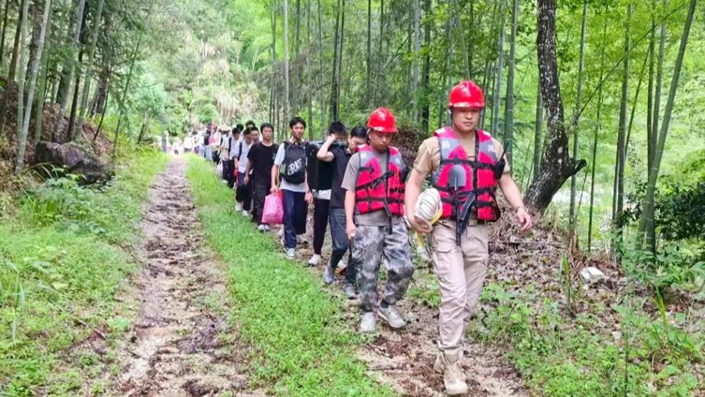 福建武平縣巖前中學校舍被洪水淹沒兩米多，109名中考生已轉移安頓