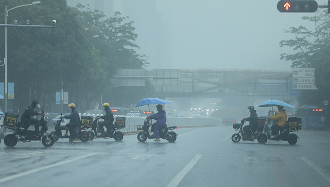 致災風險極高 長沙市氣象台升級暴雨預警信號爲紅色