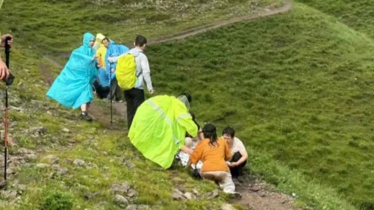 兩驢友穿越網紅高山草甸遇雷擊1死1傷 事發前當地曾發雷電預警