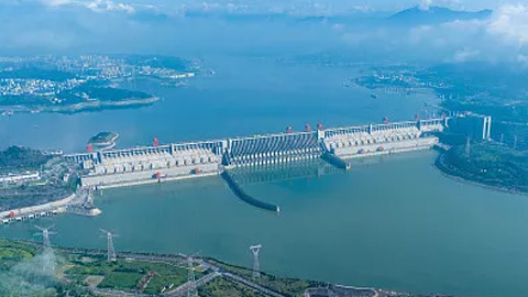 長江上遊將發生多輪較大洪水過程 三峽水庫今年首次开閘泄洪