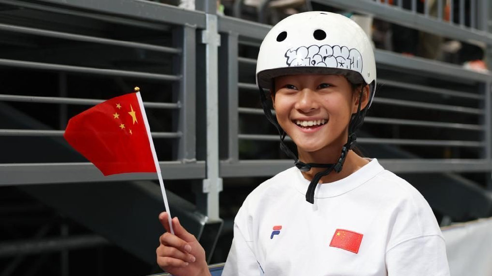 巴黎奧運中國最小選手！年僅11歲，剛小學畢業，媽媽是滑板隊翻譯