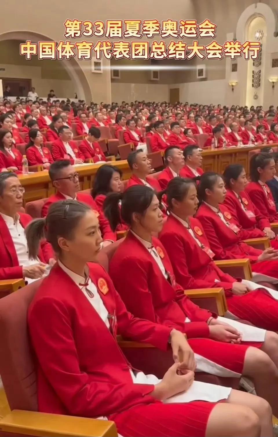 中國女排參加奧運表彰大會！朱婷未參加，王媛媛高意與孫穎莎合影