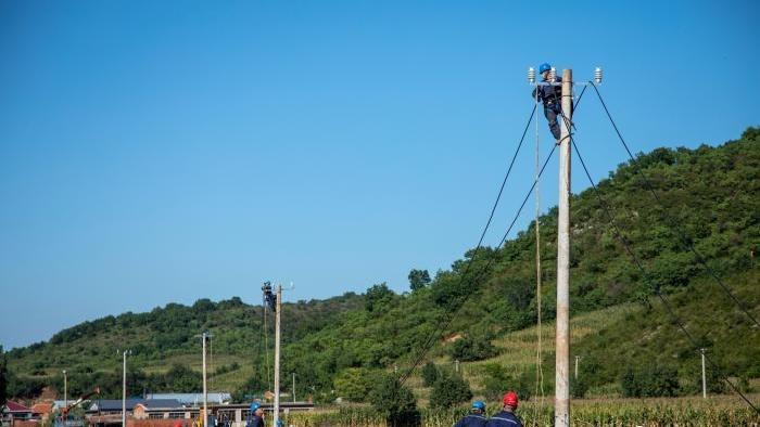 連續作業40小時 葫蘆島建昌縣黑山科鄉電力“主動脈”搶通