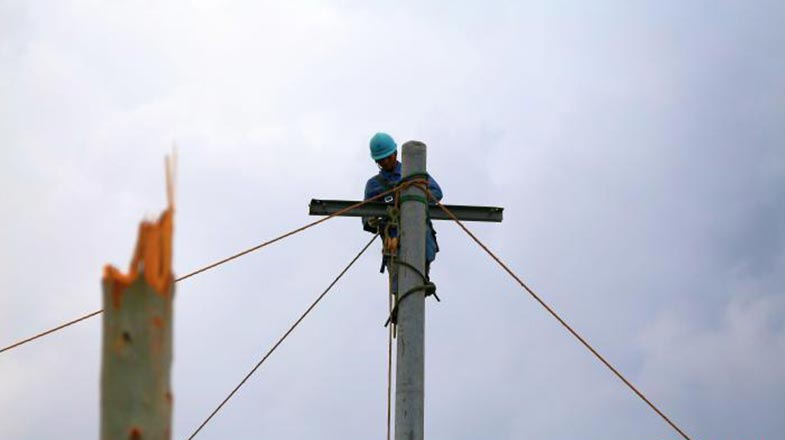 海南受超強台風“摩羯”影響地區“戶戶通電”