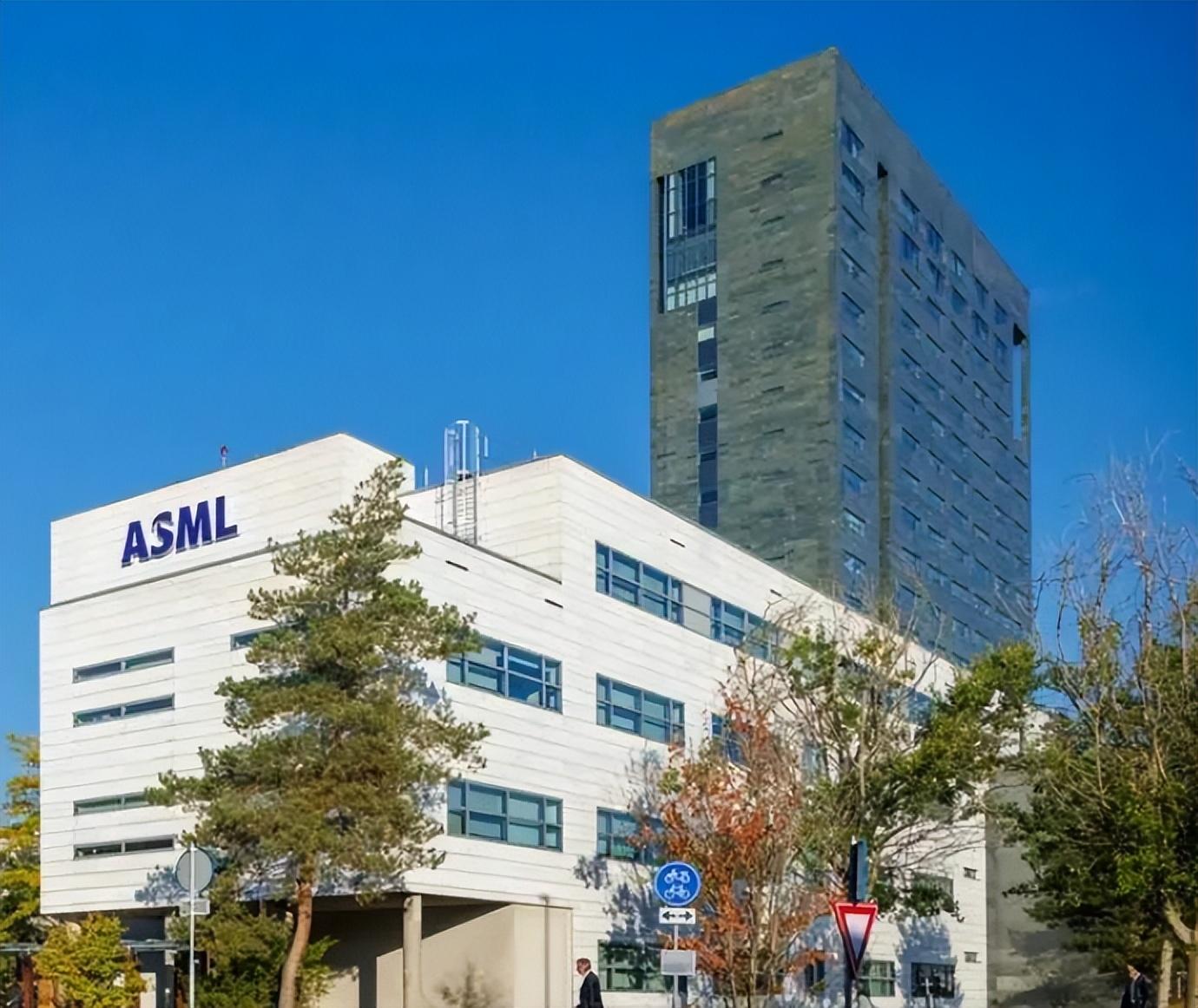 荷蘭正式宣布，光刻機禁令再次升級，ASML：我們太自以爲是了