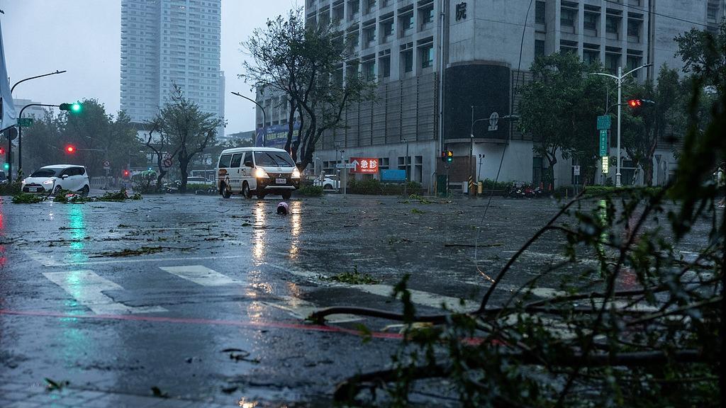 台風“山陀兒”已致台灣高雄超10萬用戶停電