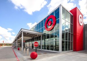 Target 百貨獲利遜、下修財測，股價暴跌二成