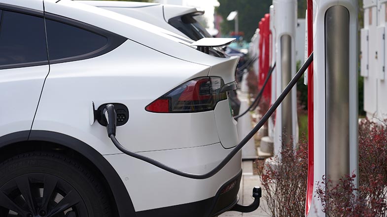 “給新能源汽車充個電太難了”