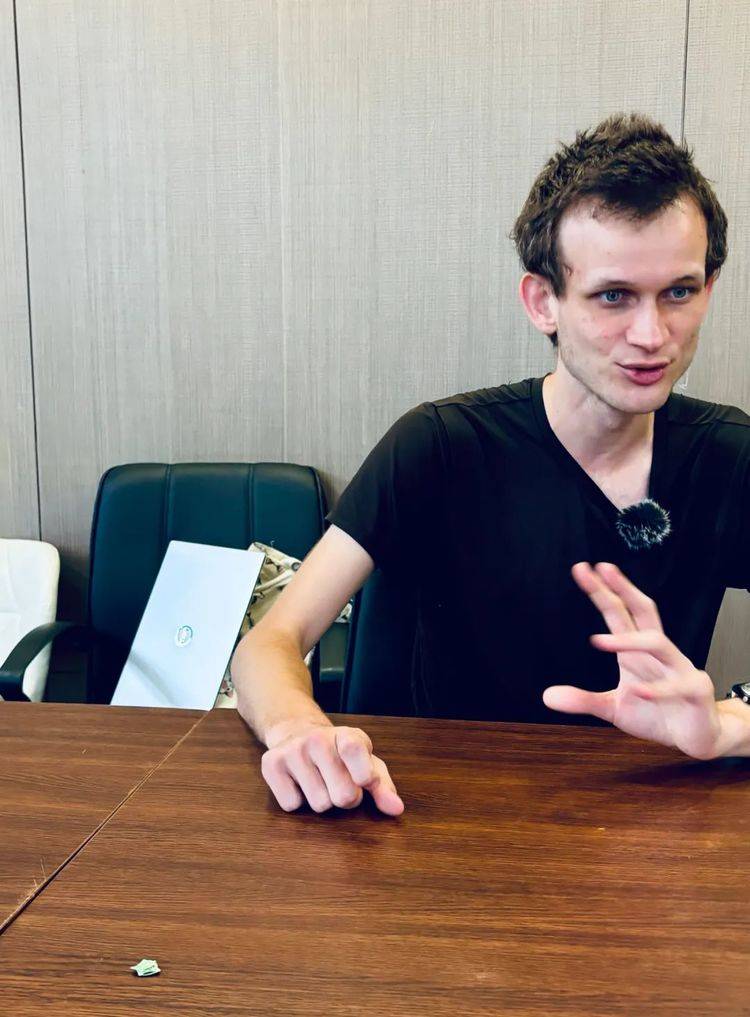 對話以太坊Vitalik：AI很好，但不能讓它主宰我們的世界