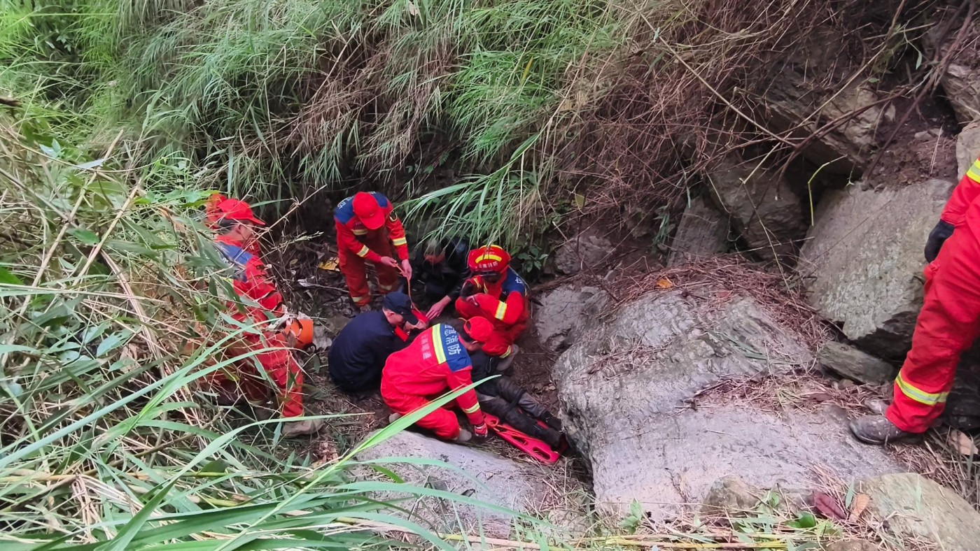 雲南一94歲老人上山砍柴跌落山溝，36小時後獲救