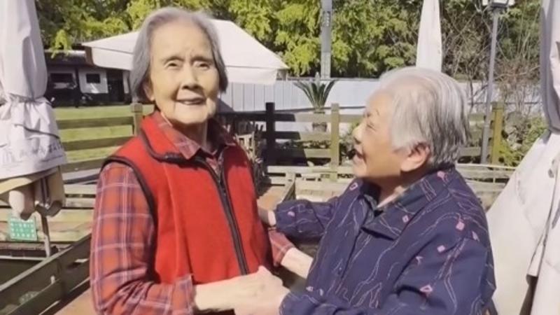 遇見你丨最美的重逢 兩位女兵74年後實現“跨越世紀的擁抱”