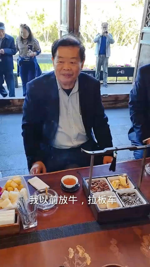 曹德旺：我以前放牛，拉板車，也是苦出身的，有什么架子！