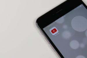 保護創作者名人肖像權，YouTube 新工具協助尋找 AI 產生內容